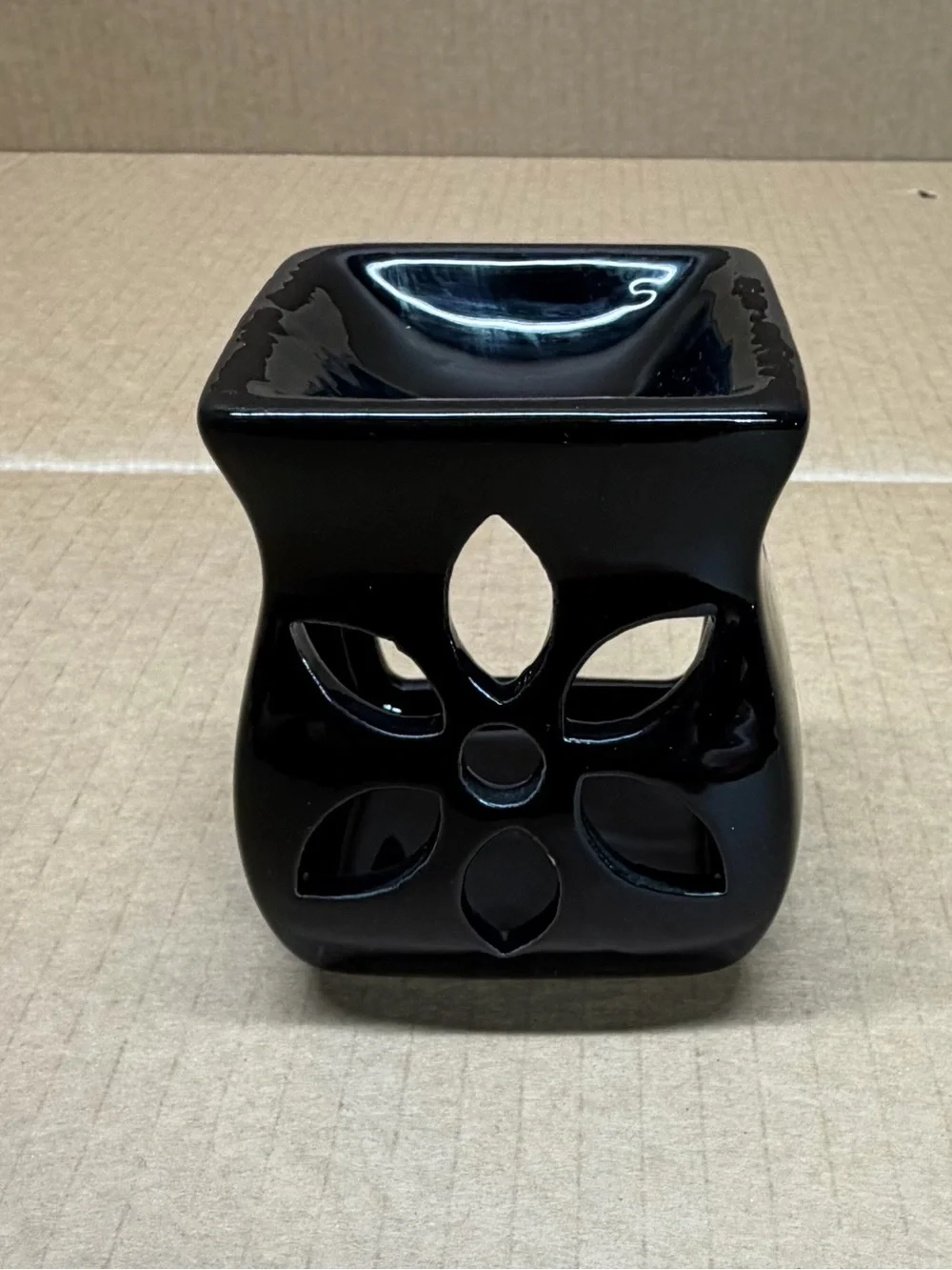 Ceramic Flower Cutout wax melter - Black